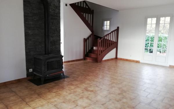 Maison à louer    3 pièces •  Razac-sur-l'Isle