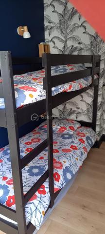 ❤️ COUP DE CŒUR – 48 m² – 3 CHAMBRES – RÉNOVÉ – CENTRE-VILLE – 79 000 €

DESCRIPTION
Vous recherchez un appartement rénové, chaleureux et plein de charme, idéalement situé en centre-ville ?
Ce bien mérite une visite ! ❤️

Situé au 3ᵉ étage sans ascenseur, cet appartement de 48 m² entièrement refait à neuf offre une atmosphère particulièrement agréable grâce à sa décoration soignée, ses beaux aménagements et son ambiance chaleureuse.

Il se compose d'une belle pièce de vie avec cuisine et espace repas, de 3 petites chambres, d'une salle de bains et de WC séparés.

Les espaces sous pente ont été intelligemment aménagés avec des rangements sur mesure, permettant d'optimiser parfaitement la surface.

La rénovation mêle harmonieusement bois, parquet et éléments décoratifs contemporains, donnant à l'appartement beaucoup de personnalité.

📍 Emplacement privilégié en plein centre-ville de Charleville-Mézières, à proximité immédiate des commerces et commodités.

⭐ LES ATOUTS

• Appartement de 48 m² entièrement rénové
• 3 petites chambres
• Belle pièce de vie avec cuisine intégrée
• Décoration soignée et chaleureuse
• Rangements optimisés
• Salle de bains trés fonctionnelle
• WC séparés
• 3ᵉ étage sans ascenseur
• Plein centre-ville

💰 Prix : 79 000 € frais d'agence inclus
🏢 Charges de copropriété : 206 € / trimestre
⚡ DPE : E

Un bien atypique et plein de charme, prêt à vivre, qui conviendra aussi bien à un premier achat qu'à un investissement locatif.

👉 À découvrir rapidement ! Une visite vous permettra de mesurer tout le potentiel et le charme de cet appartement.