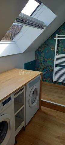 ❤️ COUP DE CŒUR – 48 m² – 3 CHAMBRES – RÉNOVÉ – CENTRE-VILLE – 79 000 €

DESCRIPTION
Vous recherchez un appartement rénové, chaleureux et plein de charme, idéalement situé en centre-ville ?
Ce bien mérite une visite ! ❤️

Situé au 3ᵉ étage sans ascenseur, cet appartement de 48 m² entièrement refait à neuf offre une atmosphère particulièrement agréable grâce à sa décoration soignée, ses beaux aménagements et son ambiance chaleureuse.

Il se compose d'une belle pièce de vie avec cuisine et espace repas, de 3 petites chambres, d'une salle de bains et de WC séparés.

Les espaces sous pente ont été intelligemment aménagés avec des rangements sur mesure, permettant d'optimiser parfaitement la surface.

La rénovation mêle harmonieusement bois, parquet et éléments décoratifs contemporains, donnant à l'appartement beaucoup de personnalité.

📍 Emplacement privilégié en plein centre-ville de Charleville-Mézières, à proximité immédiate des commerces et commodités.

⭐ LES ATOUTS

• Appartement de 48 m² entièrement rénové
• 3 petites chambres
• Belle pièce de vie avec cuisine intégrée
• Décoration soignée et chaleureuse
• Rangements optimisés
• Salle de bains trés fonctionnelle
• WC séparés
• 3ᵉ étage sans ascenseur
• Plein centre-ville

💰 Prix : 79 000 € frais d'agence inclus
🏢 Charges de copropriété : 206 € / trimestre
⚡ DPE : E

Un bien atypique et plein de charme, prêt à vivre, qui conviendra aussi bien à un premier achat qu'à un investissement locatif.

👉 À découvrir rapidement ! Une visite vous permettra de mesurer tout le potentiel et le charme de cet appartement.