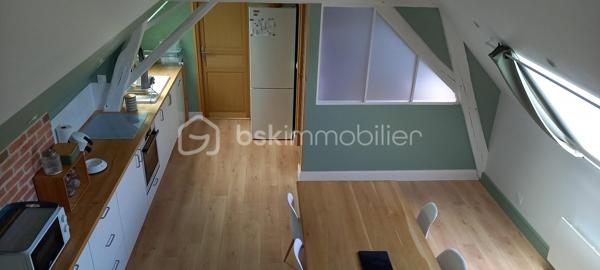 ❤️ COUP DE CŒUR – 48 m² – 3 CHAMBRES – RÉNOVÉ – CENTRE-VILLE – 79 000 €

DESCRIPTION
Vous recherchez un appartement rénové, chaleureux et plein de charme, idéalement situé en centre-ville ?
Ce bien mérite une visite ! ❤️

Situé au 3ᵉ étage sans ascenseur, cet appartement de 48 m² entièrement refait à neuf offre une atmosphère particulièrement agréable grâce à sa décoration soignée, ses beaux aménagements et son ambiance chaleureuse.

Il se compose d'une belle pièce de vie avec cuisine et espace repas, de 3 petites chambres, d'une salle de bains et de WC séparés.

Les espaces sous pente ont été intelligemment aménagés avec des rangements sur mesure, permettant d'optimiser parfaitement la surface.

La rénovation mêle harmonieusement bois, parquet et éléments décoratifs contemporains, donnant à l'appartement beaucoup de personnalité.

📍 Emplacement privilégié en plein centre-ville de Charleville-Mézières, à proximité immédiate des commerces et commodités.

⭐ LES ATOUTS

• Appartement de 48 m² entièrement rénové
• 3 petites chambres
• Belle pièce de vie avec cuisine intégrée
• Décoration soignée et chaleureuse
• Rangements optimisés
• Salle de bains trés fonctionnelle
• WC séparés
• 3ᵉ étage sans ascenseur
• Plein centre-ville

💰 Prix : 79 000 € frais d'agence inclus
🏢 Charges de copropriété : 206 € / trimestre
⚡ DPE : E

Un bien atypique et plein de charme, prêt à vivre, qui conviendra aussi bien à un premier achat qu'à un investissement locatif.

👉 À découvrir rapidement ! Une visite vous permettra de mesurer tout le potentiel et le charme de cet appartement.