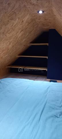 ❤️ COUP DE CŒUR – 48 m² – 3 CHAMBRES – RÉNOVÉ – CENTRE-VILLE – 79 000 €

DESCRIPTION
Vous recherchez un appartement rénové, chaleureux et plein de charme, idéalement situé en centre-ville ?
Ce bien mérite une visite ! ❤️

Situé au 3ᵉ étage sans ascenseur, cet appartement de 48 m² entièrement refait à neuf offre une atmosphère particulièrement agréable grâce à sa décoration soignée, ses beaux aménagements et son ambiance chaleureuse.

Il se compose d'une belle pièce de vie avec cuisine et espace repas, de 3 petites chambres, d'une salle de bains et de WC séparés.

Les espaces sous pente ont été intelligemment aménagés avec des rangements sur mesure, permettant d'optimiser parfaitement la surface.

La rénovation mêle harmonieusement bois, parquet et éléments décoratifs contemporains, donnant à l'appartement beaucoup de personnalité.

📍 Emplacement privilégié en plein centre-ville de Charleville-Mézières, à proximité immédiate des commerces et commodités.

⭐ LES ATOUTS

• Appartement de 48 m² entièrement rénové
• 3 petites chambres
• Belle pièce de vie avec cuisine intégrée
• Décoration soignée et chaleureuse
• Rangements optimisés
• Salle de bains trés fonctionnelle
• WC séparés
• 3ᵉ étage sans ascenseur
• Plein centre-ville

💰 Prix : 79 000 € frais d'agence inclus
🏢 Charges de copropriété : 206 € / trimestre
⚡ DPE : E

Un bien atypique et plein de charme, prêt à vivre, qui conviendra aussi bien à un premier achat qu'à un investissement locatif.

👉 À découvrir rapidement ! Une visite vous permettra de mesurer tout le potentiel et le charme de cet appartement.