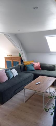 ❤️ COUP DE CŒUR – 48 m² – 3 CHAMBRES – RÉNOVÉ – CENTRE-VILLE – 79 000 €

DESCRIPTION
Vous recherchez un appartement rénové, chaleureux et plein de charme, idéalement situé en centre-ville ?
Ce bien mérite une visite ! ❤️

Situé au 3ᵉ étage sans ascenseur, cet appartement de 48 m² entièrement refait à neuf offre une atmosphère particulièrement agréable grâce à sa décoration soignée, ses beaux aménagements et son ambiance chaleureuse.

Il se compose d'une belle pièce de vie avec cuisine et espace repas, de 3 petites chambres, d'une salle de bains et de WC séparés.

Les espaces sous pente ont été intelligemment aménagés avec des rangements sur mesure, permettant d'optimiser parfaitement la surface.

La rénovation mêle harmonieusement bois, parquet et éléments décoratifs contemporains, donnant à l'appartement beaucoup de personnalité.

📍 Emplacement privilégié en plein centre-ville de Charleville-Mézières, à proximité immédiate des commerces et commodités.

⭐ LES ATOUTS

• Appartement de 48 m² entièrement rénové
• 3 petites chambres
• Belle pièce de vie avec cuisine intégrée
• Décoration soignée et chaleureuse
• Rangements optimisés
• Salle de bains trés fonctionnelle
• WC séparés
• 3ᵉ étage sans ascenseur
• Plein centre-ville

💰 Prix : 79 000 € frais d'agence inclus
🏢 Charges de copropriété : 206 € / trimestre
⚡ DPE : E

Un bien atypique et plein de charme, prêt à vivre, qui conviendra aussi bien à un premier achat qu'à un investissement locatif.

👉 À découvrir rapidement ! Une visite vous permettra de mesurer tout le potentiel et le charme de cet appartement.