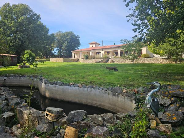 Maison à Montreuil-Bellay, 49260 - 8 pièces 169m²