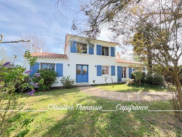 Maison à vendre sur un terrain de 2000 m2 - 4 chambres - Bureau - 3 salles d'eau - 3 wc - Dépendance de 110 m2 et garages LA GARNACHE (85)