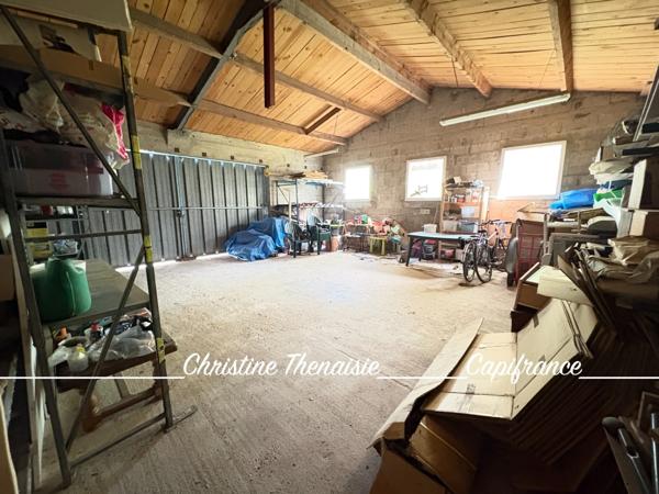 Maison à vendre sur un terrain de 2000 m2 - 4 chambres - Bureau - 3 salles d'eau - 3 wc - Dépendance de 110 m2 et garages LA GARNACHE (85)