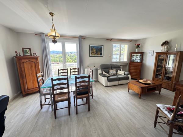 Unieux : Bel appartement avec Grand Balcon