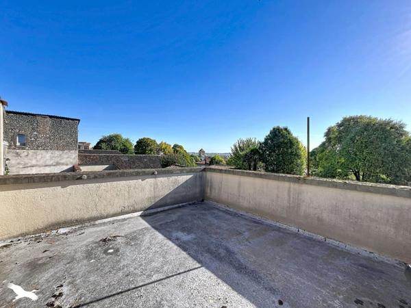 Immeuble à vendre 161 250 € Barbezieux-Saint-Hilaire 259 m² DPE D