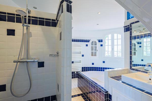 Maison spacieuse entièrement climatisée