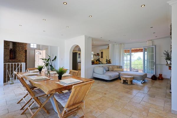 Maison spacieuse entièrement climatisée