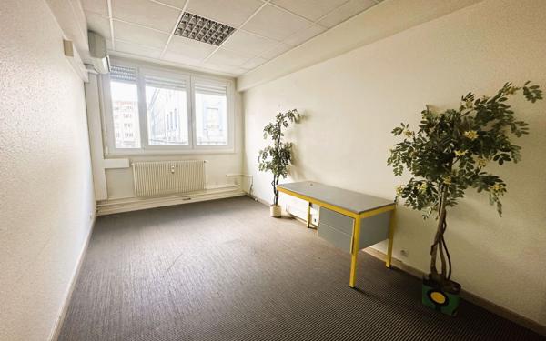 Appartement à vendre    8 pièces • 239,24 m2 Mulhouse