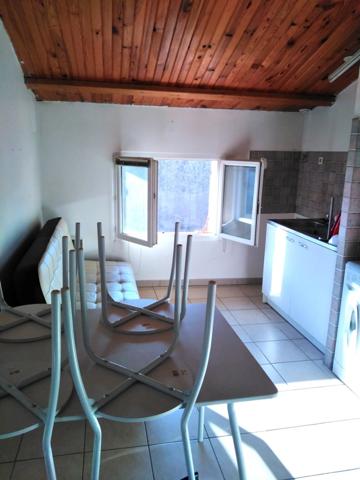 Appartement 2 pièces ST MAXIMIN LA STE BAUME (83) Proche toutes commodités Vendu avec contrat de location meublée-