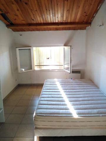 Appartement 2 pièces ST MAXIMIN LA STE BAUME (83) Proche toutes commodités Vendu avec contrat de location meublée-