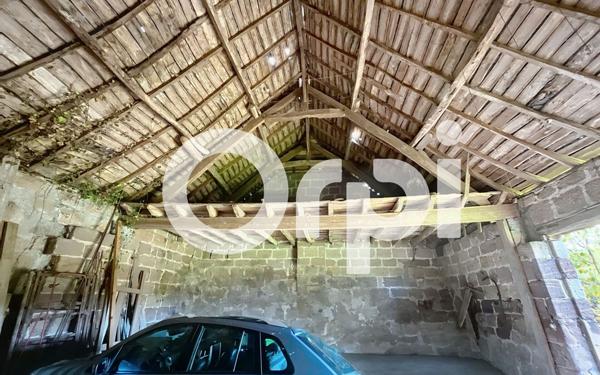 Maison à vendre    2 pièces •  Ussac