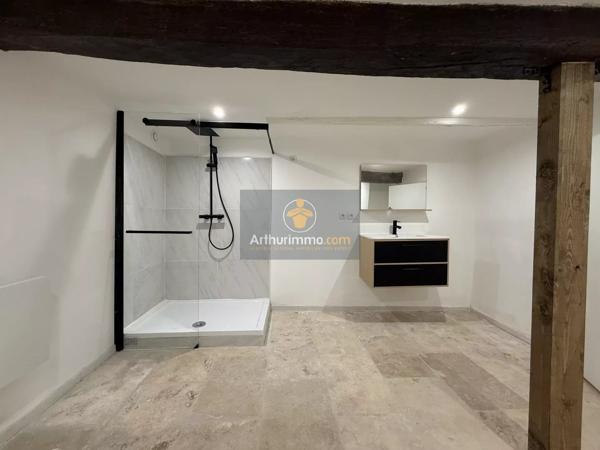 Vente                                                      Maison de ville
                        
                     2 pièces                      69 m2                     à Apt