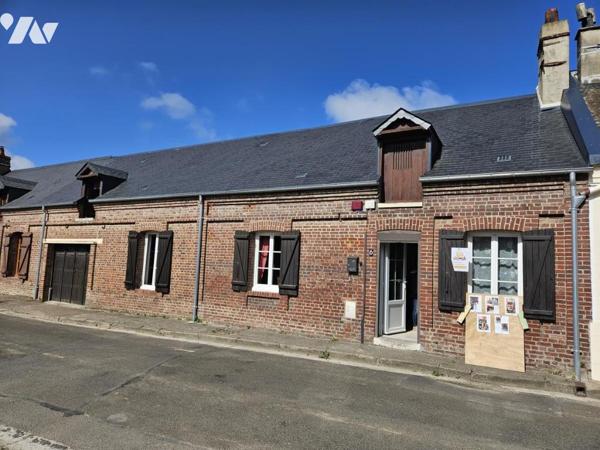 Maison mitoyenne à rénover à CRIEL SUR MER, proche des commerces.