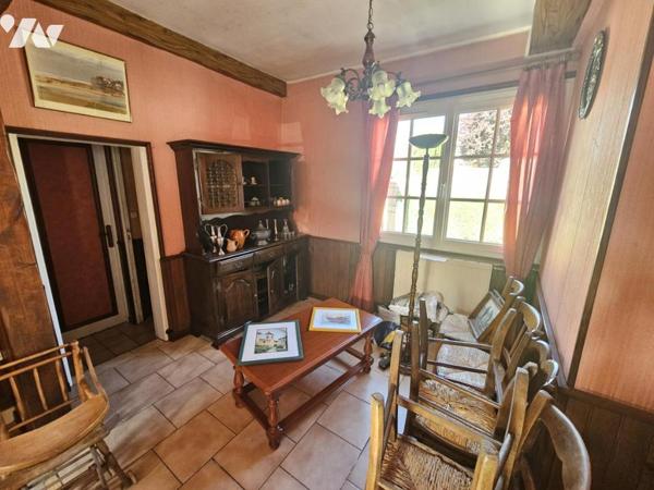 Maison mitoyenne à rénover à CRIEL SUR MER, proche des commerces.