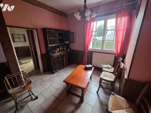 Maison mitoyenne à rénover à CRIEL SUR MER, proche des commerces.