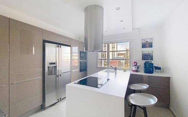 Appartement à vendre    4 pièces • 142,10 m2 Clamart