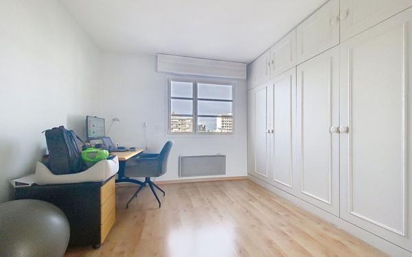 Appartement à vendre    4 pièces • 142,10 m2 Clamart