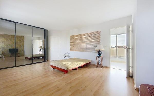 Appartement à vendre    4 pièces • 142,10 m2 Clamart