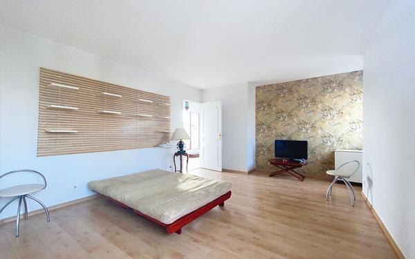 Appartement à vendre    4 pièces • 142,10 m2 Clamart