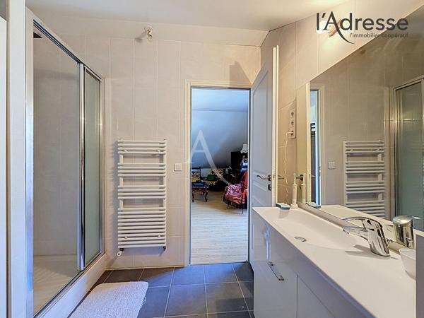 SURESNES MONT-VALÉRIEN - Meulière de 161m² Carrez 6 pièces avec parcelle de 227m²