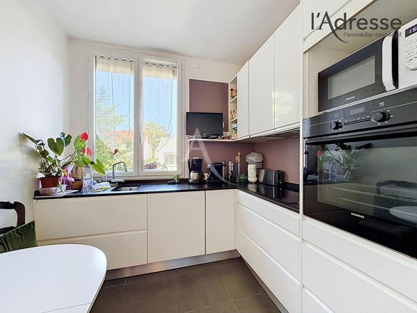 SURESNES MONT-VALÉRIEN - Meulière de 161m² Carrez 6 pièces avec parcelle de 227m²