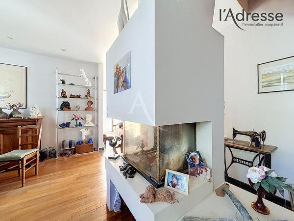 SURESNES MONT-VALÉRIEN - Meulière de 161m² Carrez 6 pièces avec parcelle de 227m²