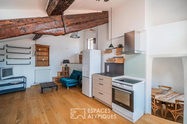 Appartement atypique en dernier étage dans le centre ville historique
