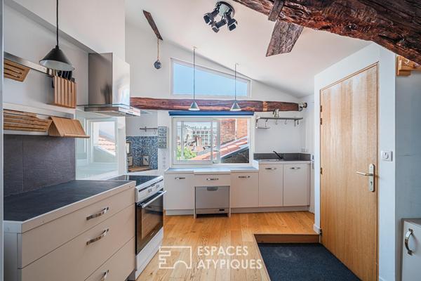 Appartement atypique en dernier étage dans le centre ville historique