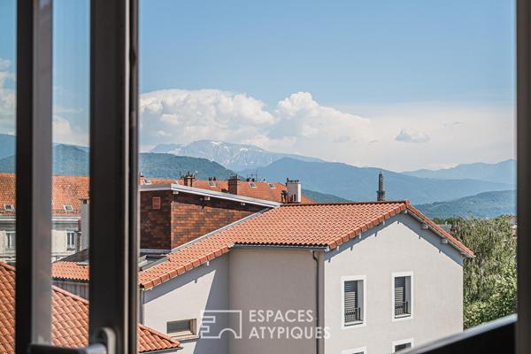 Appartement atypique en dernier étage dans le centre ville historique