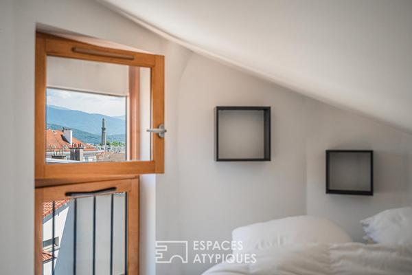 Appartement atypique en dernier étage dans le centre ville historique