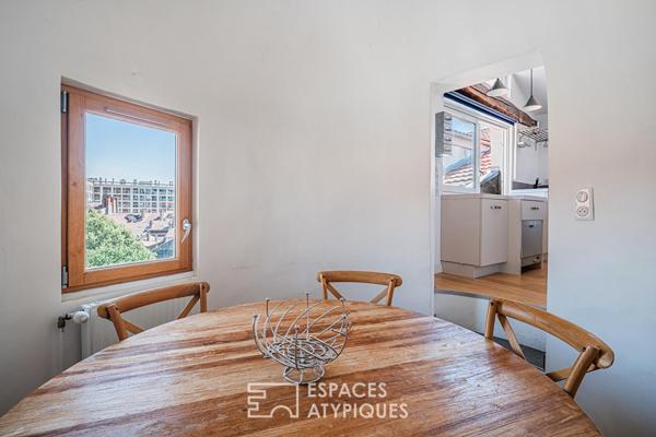 Appartement atypique en dernier étage dans le centre ville historique
