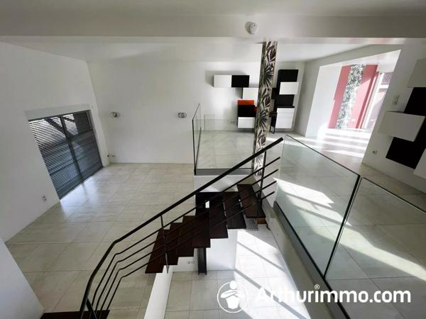 Vente                                                      Maison
                        
                     7 pièces                      206 m2                     à Dasle