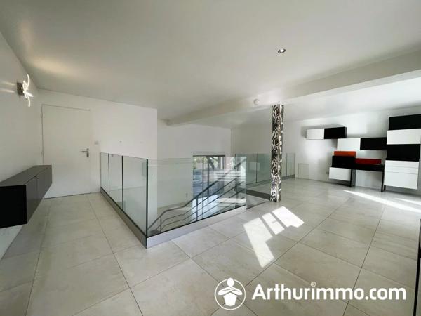 Vente                                                      Maison
                        
                     7 pièces                      206 m2                     à Dasle