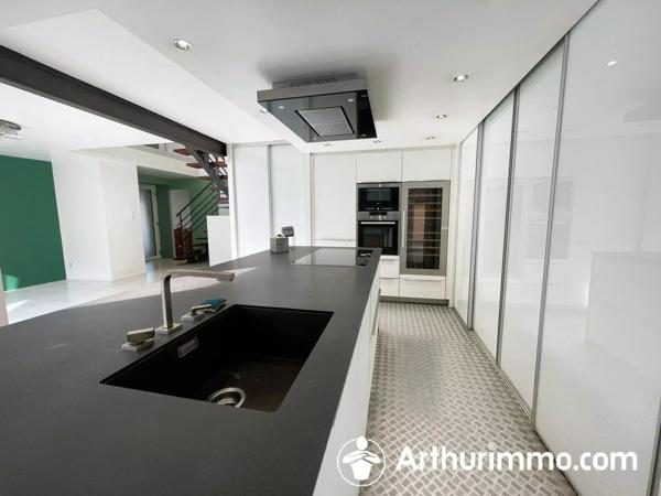 Vente                                                      Maison
                        
                     7 pièces                      206 m2                     à Dasle