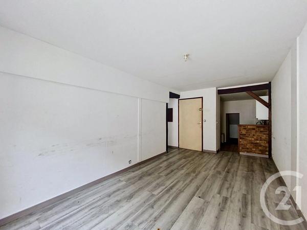 Immeuble à vendre  99 m 2   NEMOURS  - 77