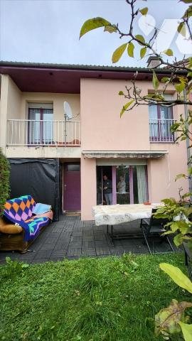 VALENTIGNEY, maison mitoyenne cinq pièces sur 1a 32ca de terrain