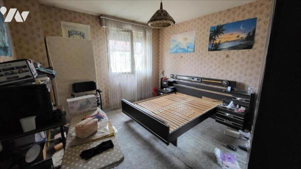 VALENTIGNEY, maison mitoyenne cinq pièces sur 1a 32ca de terrain