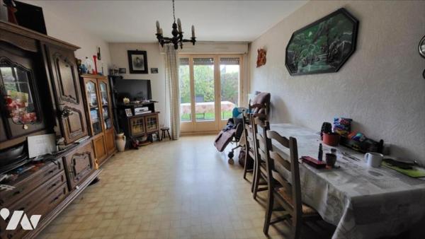 VALENTIGNEY, maison mitoyenne cinq pièces sur 1a 32ca de terrain