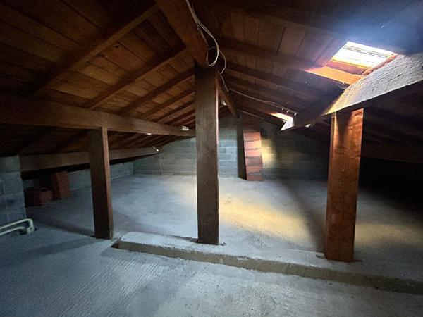 Maison familiale dans quartier résidentiel