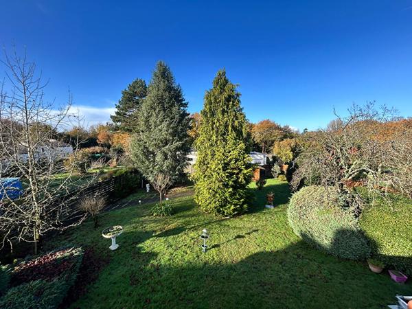 Maison familiale dans quartier résidentiel