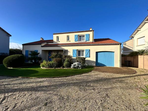 Maison familiale dans quartier résidentiel