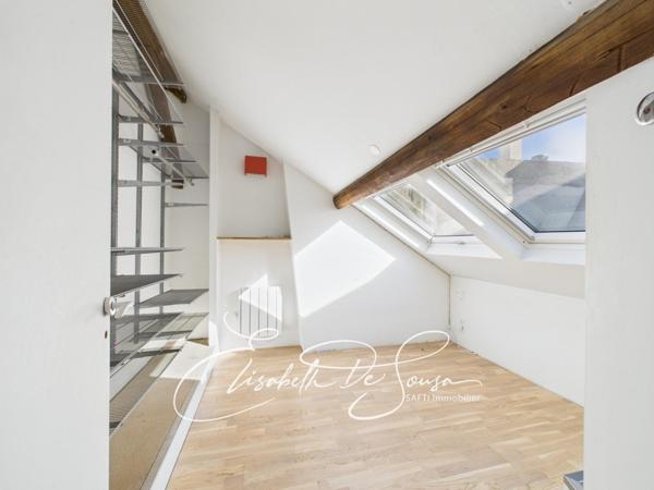 DUPLEX ATYPIQUE DE 2/3 PIECES