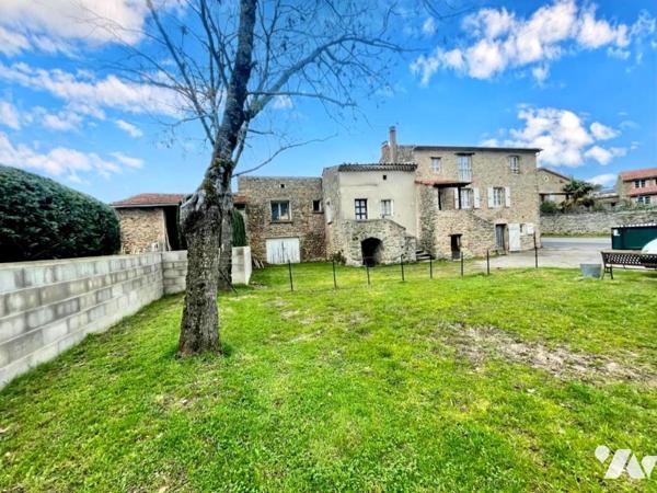 Ensemble immobilier en pierres