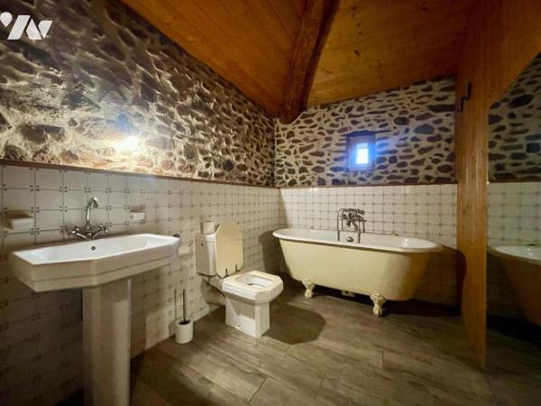 Ensemble immobilier en pierres