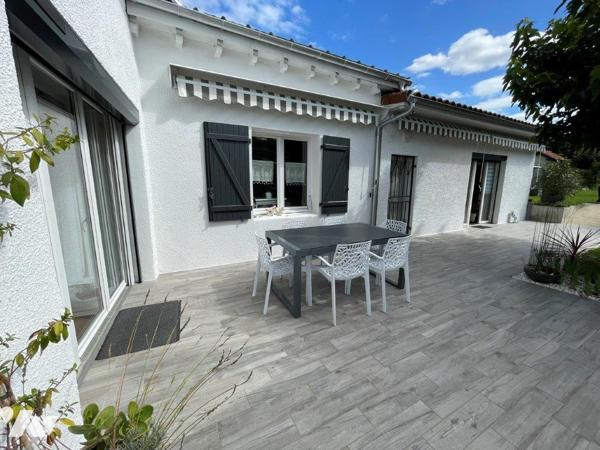 VILLECOMTAL/ARROS Maison rénovée sur 1198m², proche tous commerces à pied.