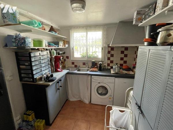 VILLECOMTAL/ARROS Maison rénovée sur 1198m², proche tous commerces à pied.