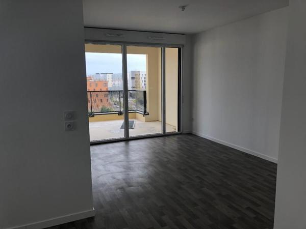 RENNES - LA COURROUZE - Appartement T3 avec parking dans résidence récente