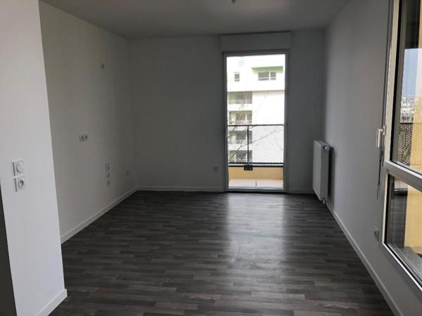 RENNES - LA COURROUZE - Appartement T3 avec parking dans résidence récente